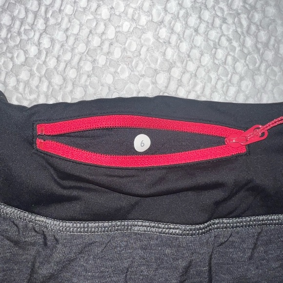 Lululemon Speed Short *4-way Stretch 2.5|| Size 6 - Picture 6 of 7